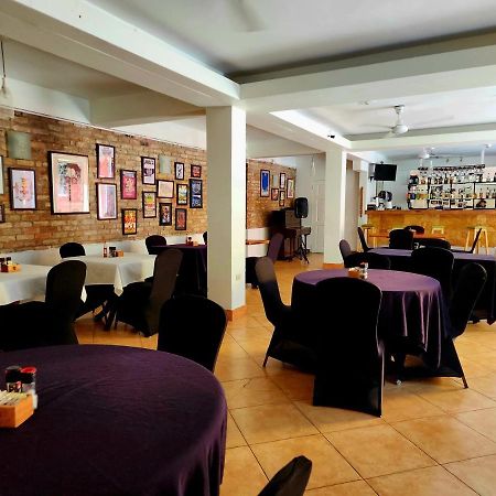 Altamont West Hotel Монтего Бей Екстериор снимка