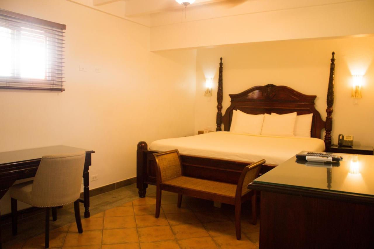 Altamont West Hotel Монтего Бей Екстериор снимка