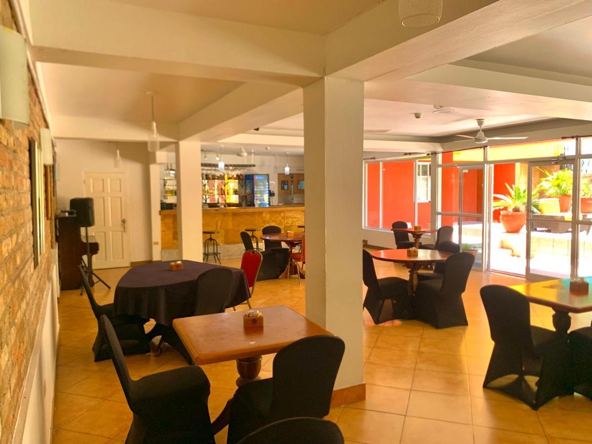 Altamont West Hotel Монтего Бей Екстериор снимка
