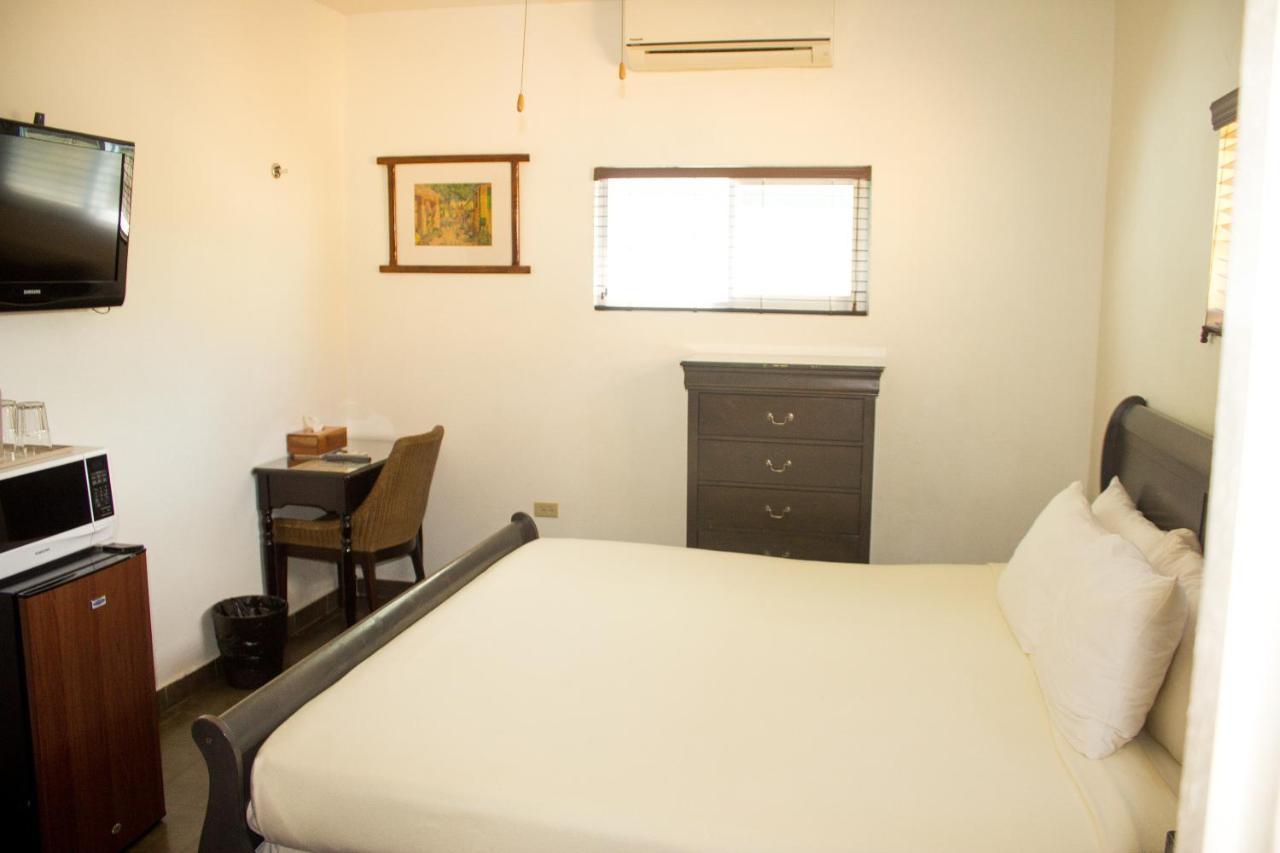 Altamont West Hotel Монтего Бей Екстериор снимка