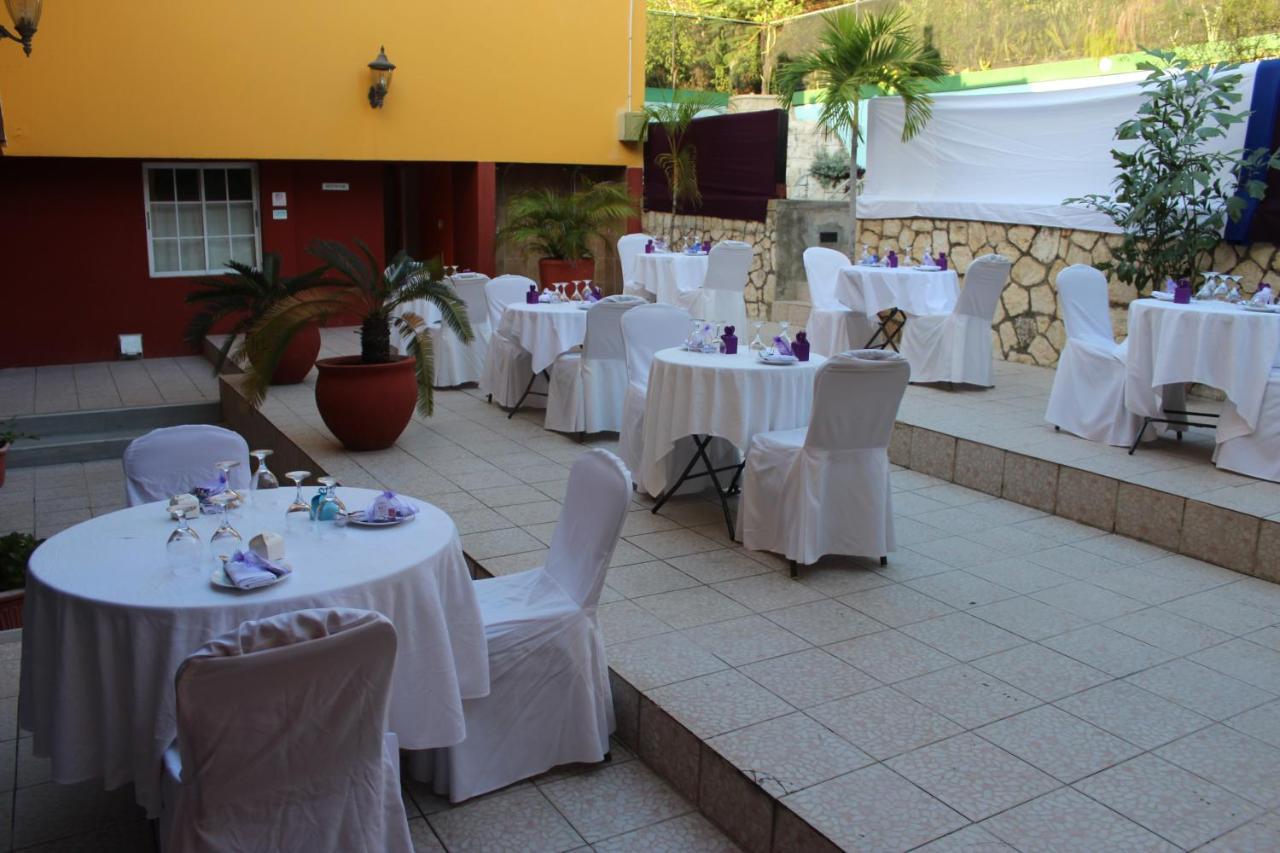 Altamont West Hotel Монтего Бей Екстериор снимка