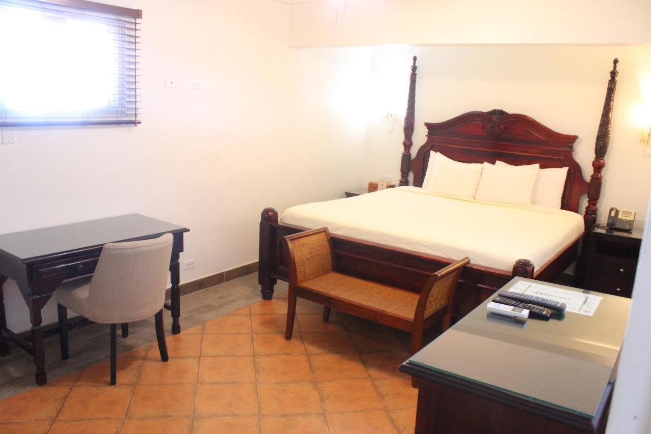 Altamont West Hotel Монтего Бей Екстериор снимка