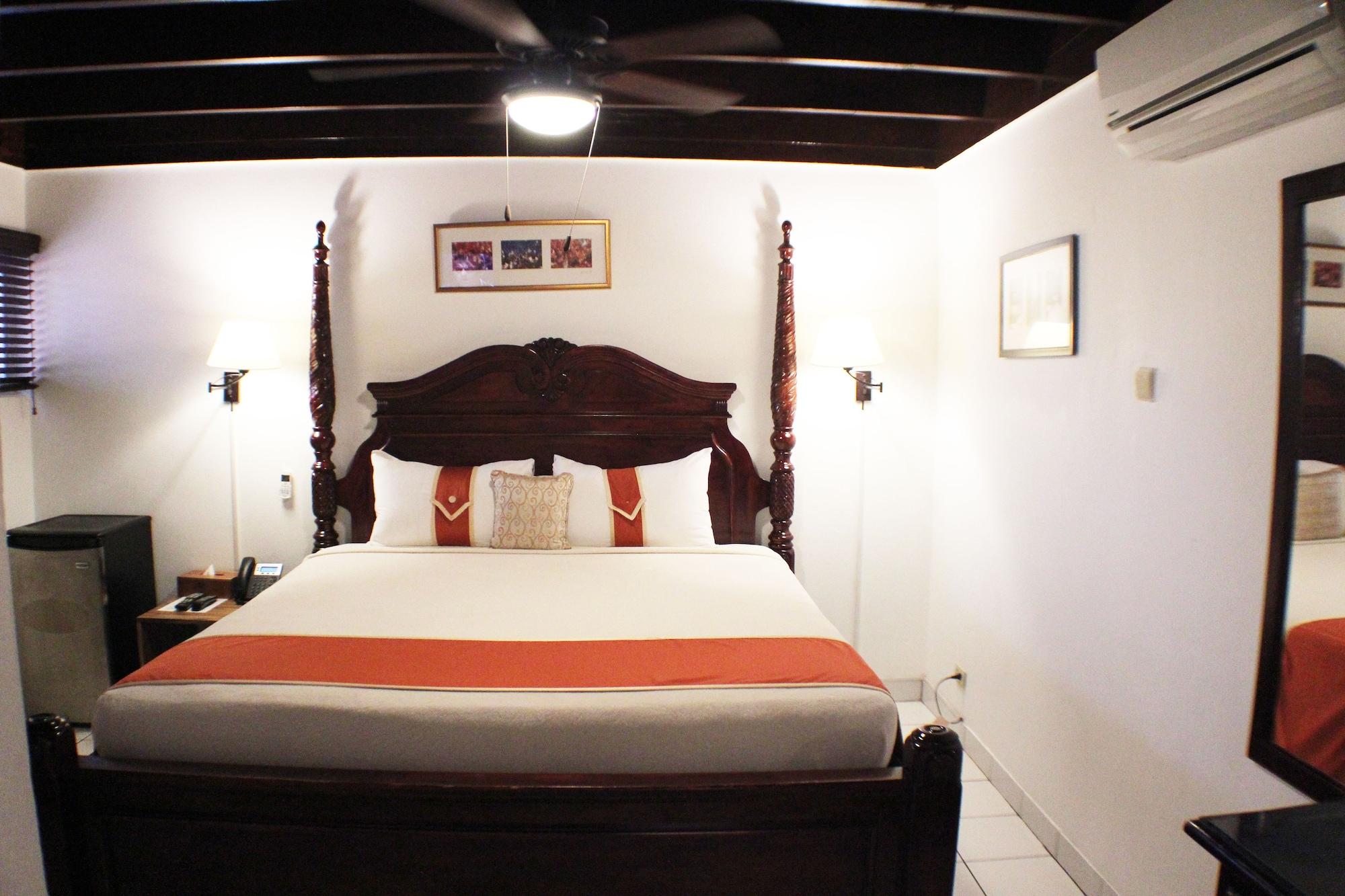 Altamont West Hotel Монтего Бей Екстериор снимка