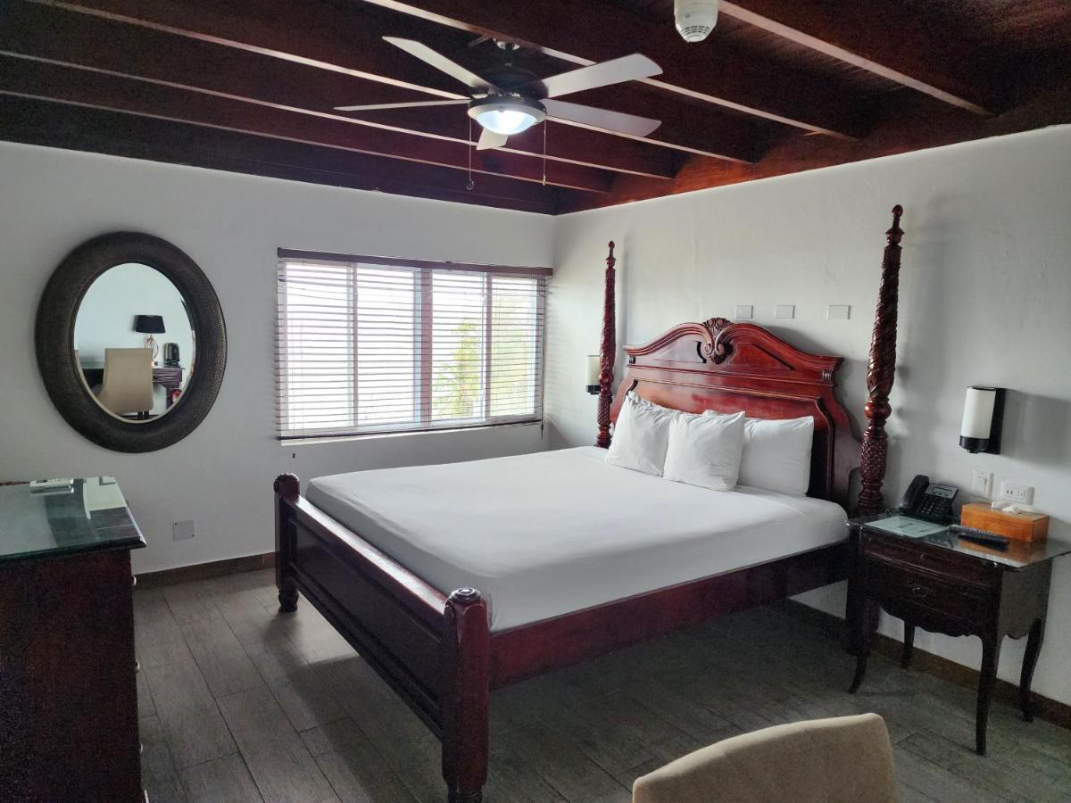 Altamont West Hotel Монтего Бей Екстериор снимка