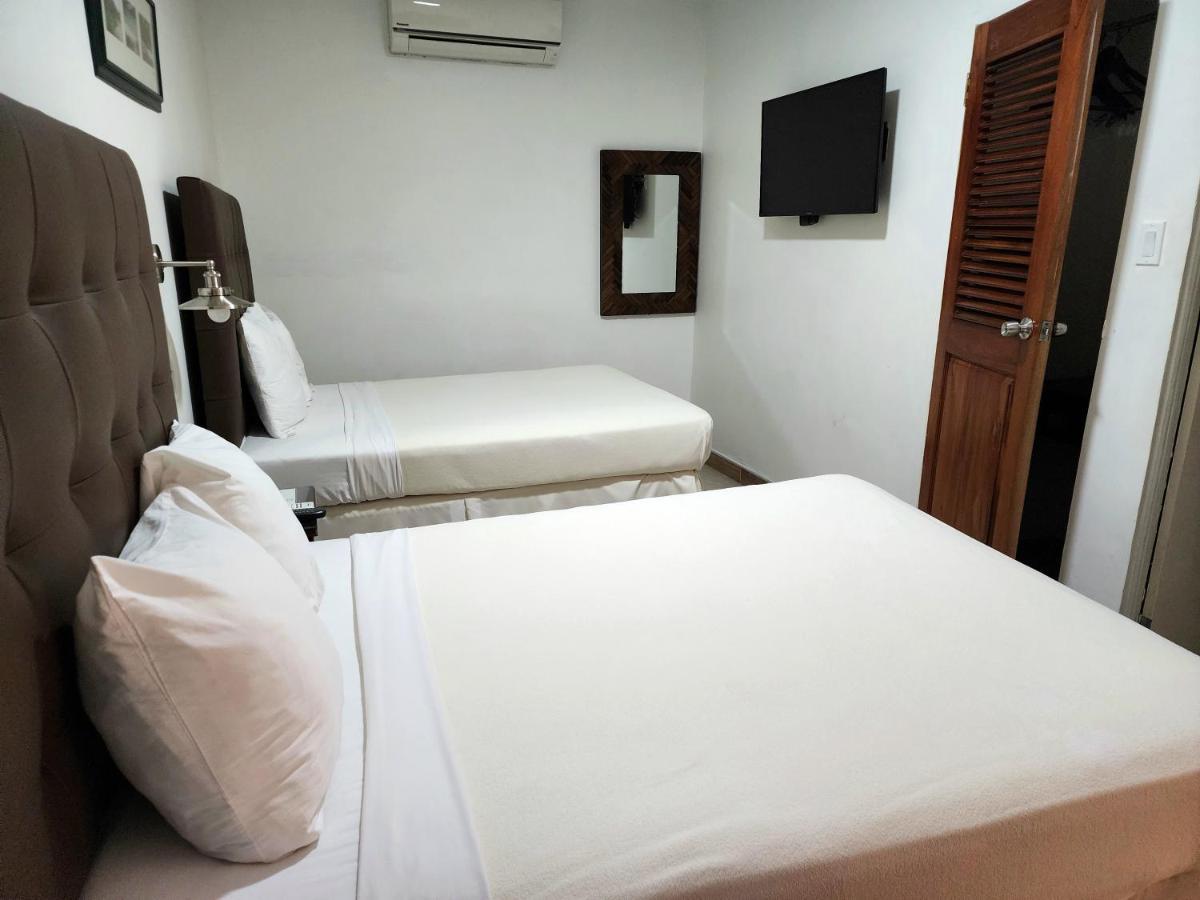Altamont West Hotel Монтего Бей Екстериор снимка