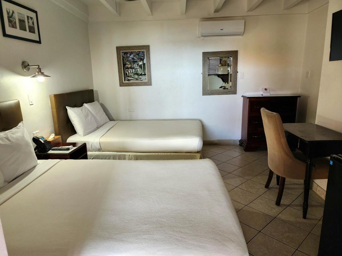 Altamont West Hotel Монтего Бей Екстериор снимка