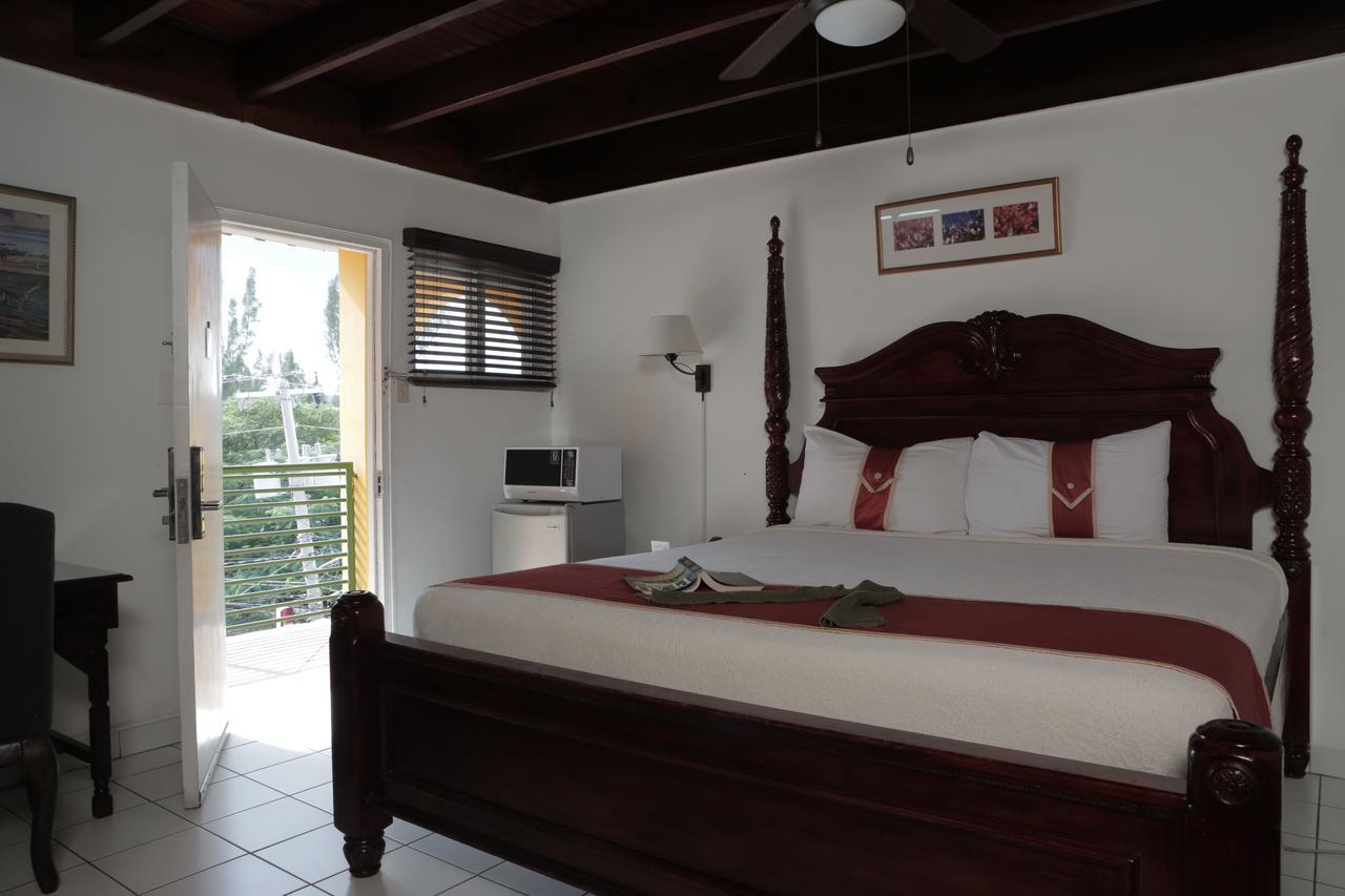 Altamont West Hotel Монтего Бей Екстериор снимка