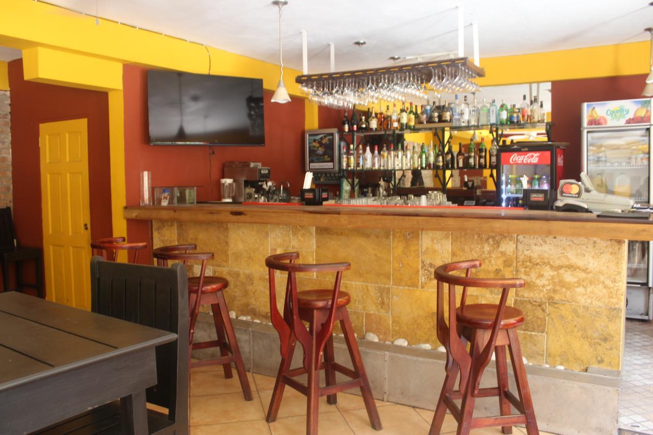 Altamont West Hotel Монтего Бей Екстериор снимка