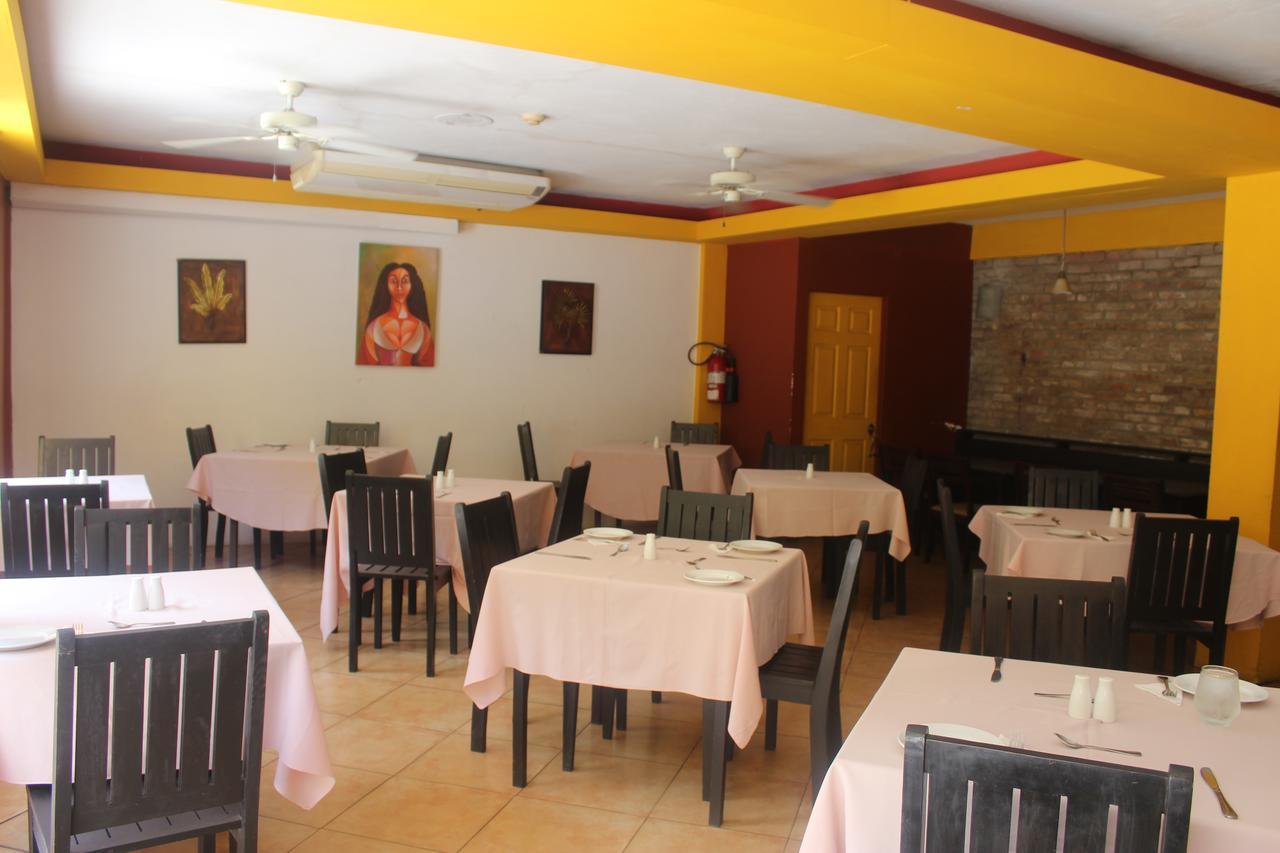 Altamont West Hotel Монтего Бей Екстериор снимка